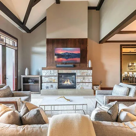 One Village Place 502 By East West Hospitality